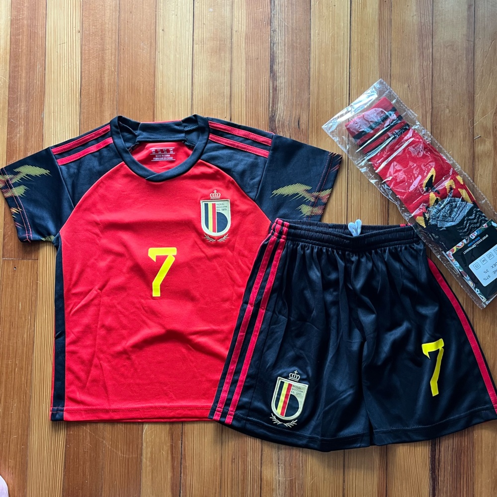 Kids Kevin De Bruyne full kit, size US 20, never worn, in bag.